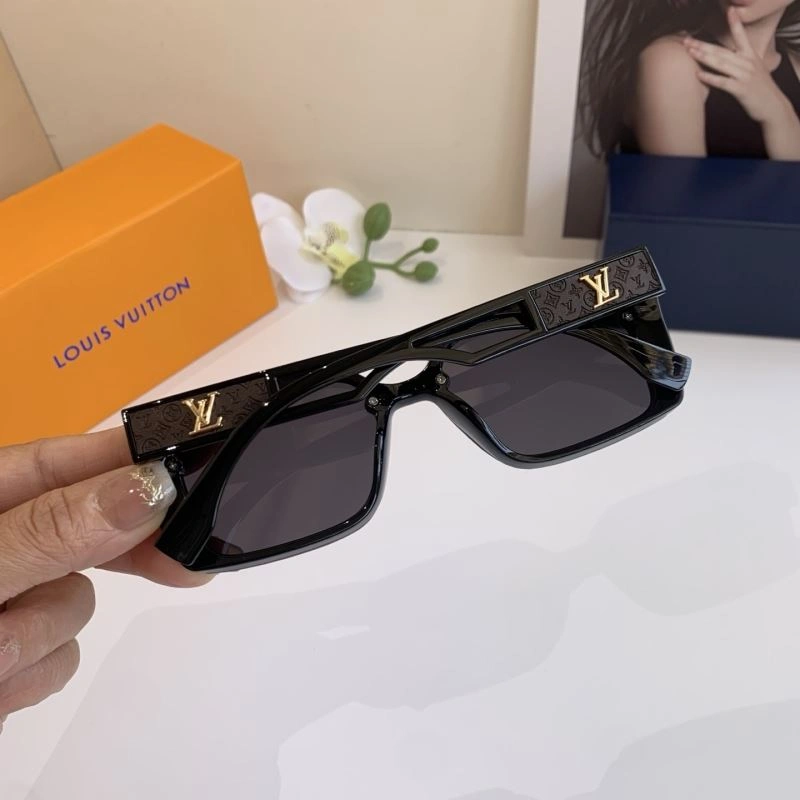 Lightweight Louis Vuitton Sunglasses 280762