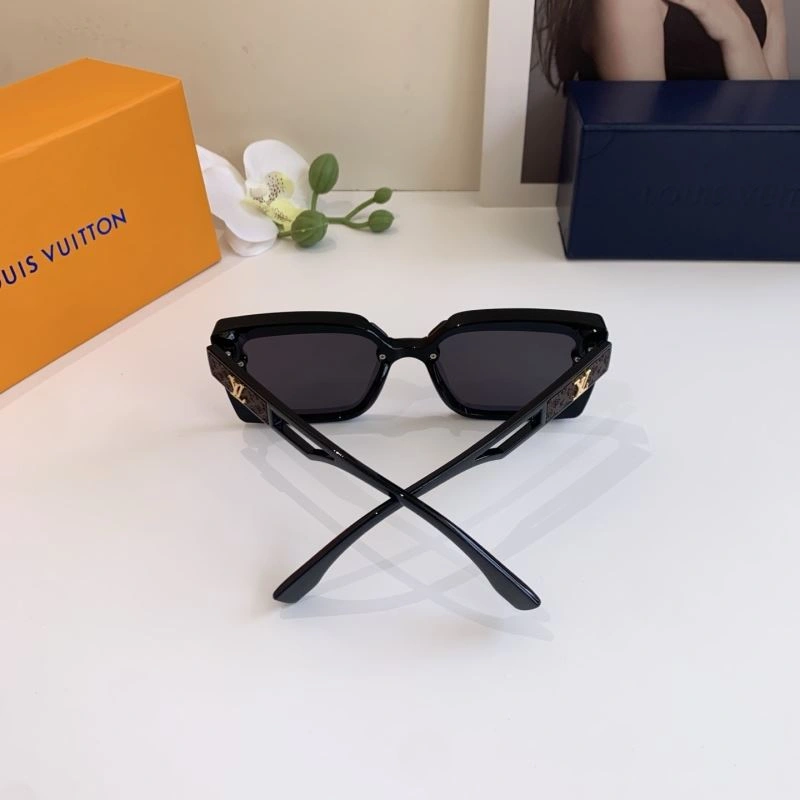 Lightweight Louis Vuitton Sunglasses 280762