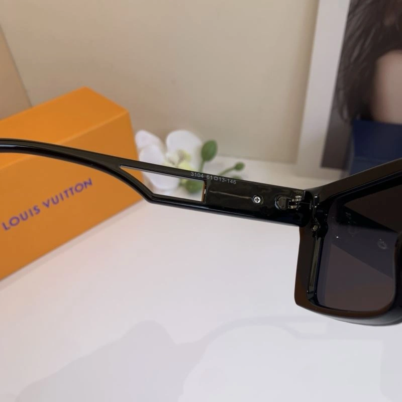 Lightweight Louis Vuitton Sunglasses 280762