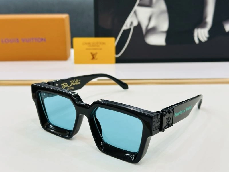 Snug Louis Vuitton Sunglasses 280760