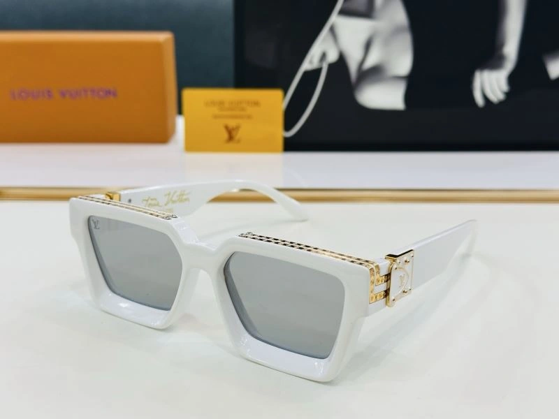 Snug Louis Vuitton Sunglasses 280760