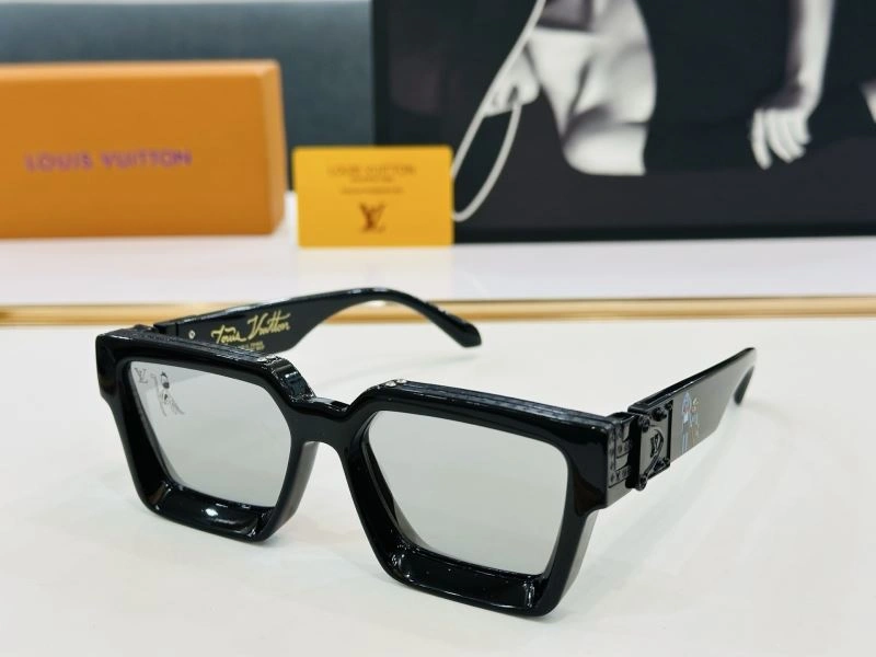 Snug Louis Vuitton Sunglasses 280760
