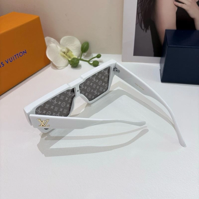 Louis Vuitton Sunglasses StreetReady 280732