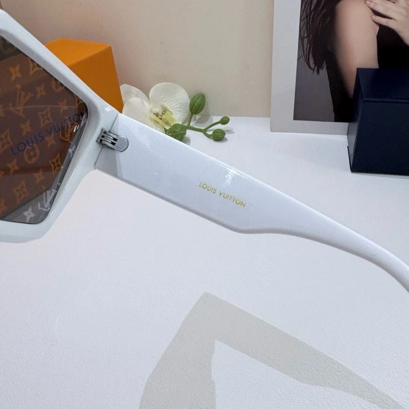 Louis Vuitton Sunglasses StreetReady 280732