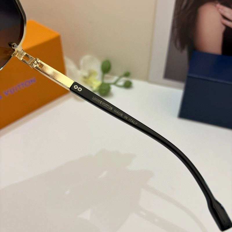 Seasonal Louis Vuitton Sunglasses 280725