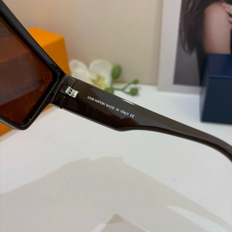 FashionForward Louis Vuitton Sunglasses 280715