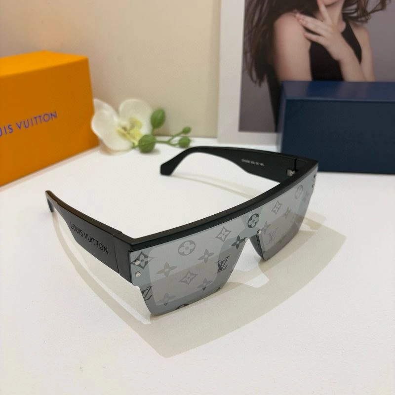 Sleek Louis Vuitton Sunglasses 280694
