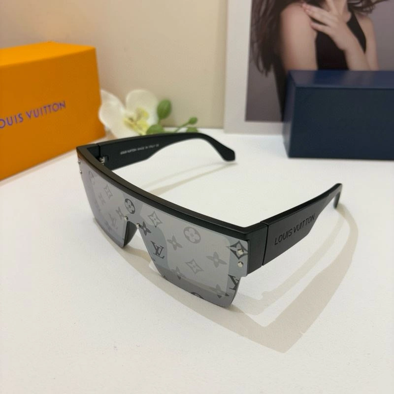 Sleek Louis Vuitton Sunglasses 280694