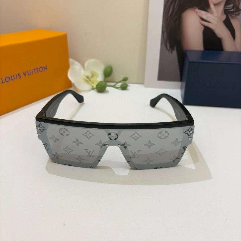 Sleek Louis Vuitton Sunglasses 280694