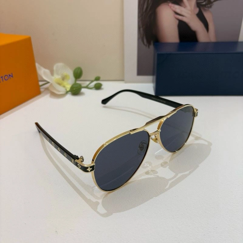 Compact Louis Vuitton Sunglasses 280693