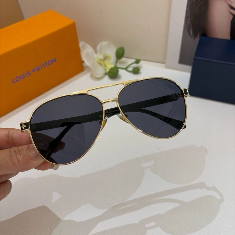 Compact Louis Vuitton Sunglasses 280693