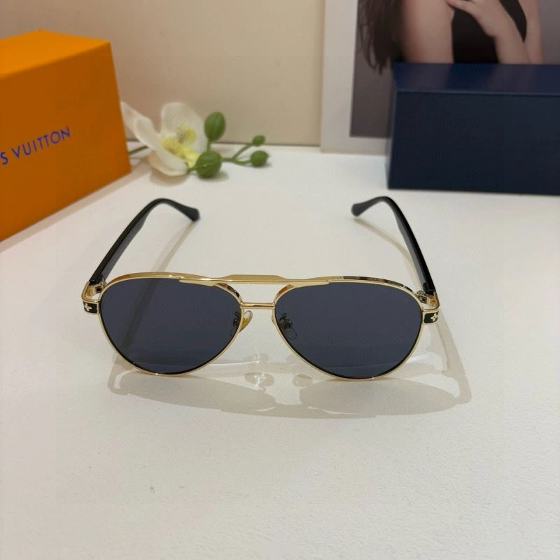 Compact Louis Vuitton Sunglasses 280693