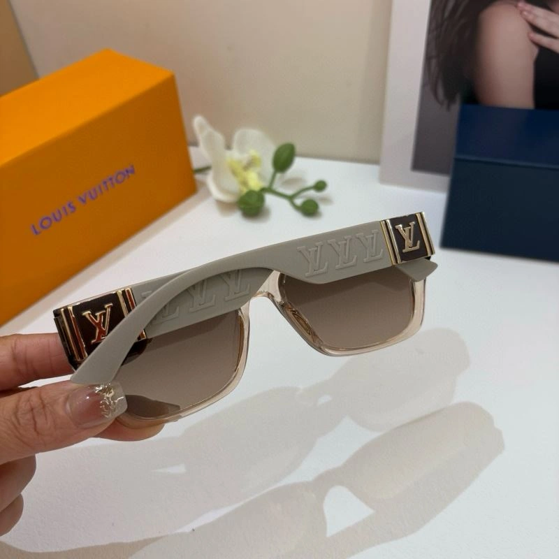 Louis Vuitton Sunglasses Lightweight 280700
