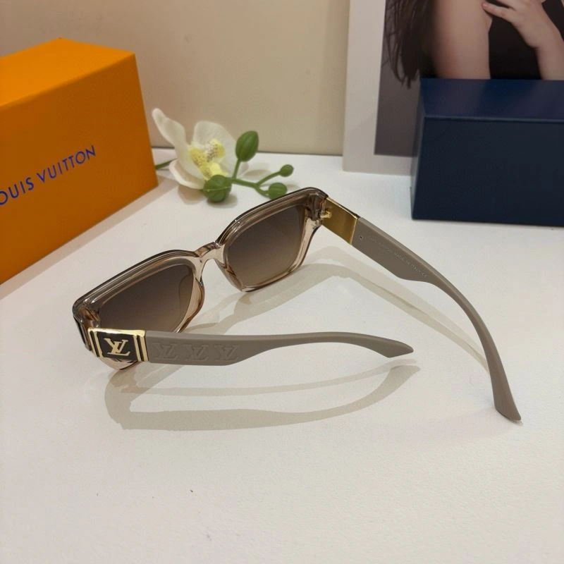 Louis Vuitton Sunglasses Lightweight 280700
