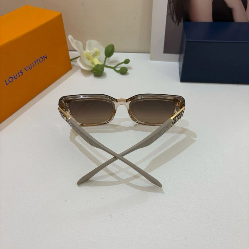 Louis Vuitton Sunglasses Lightweight 280700