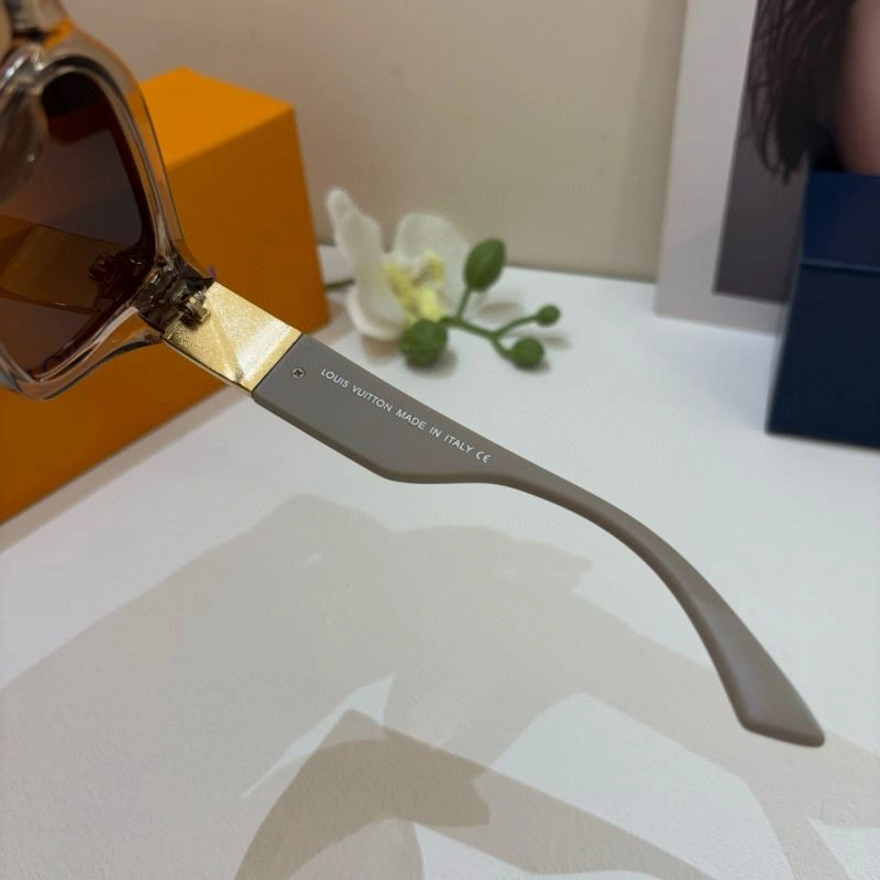 Louis Vuitton Sunglasses Lightweight 280700