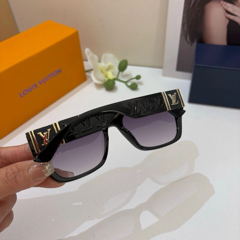 Louis Vuitton Sunglasses Bold 280686