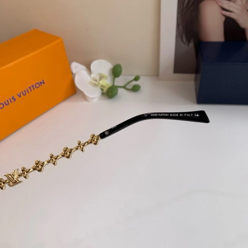 EyeCatching Louis Vuitton Sunglasses 280701