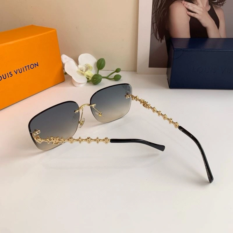 EyeCatching Louis Vuitton Sunglasses 280701