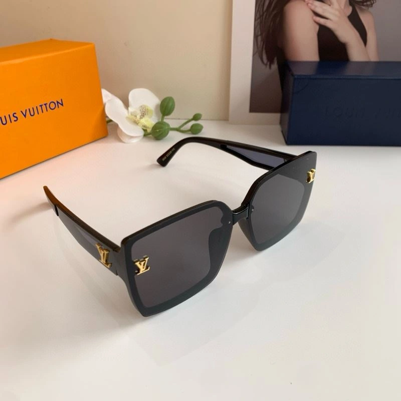 Bright Louis Vuitton Sunglasses 280690