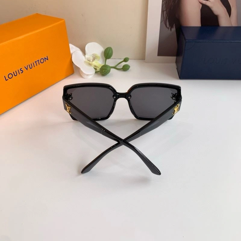 Bright Louis Vuitton Sunglasses 280690