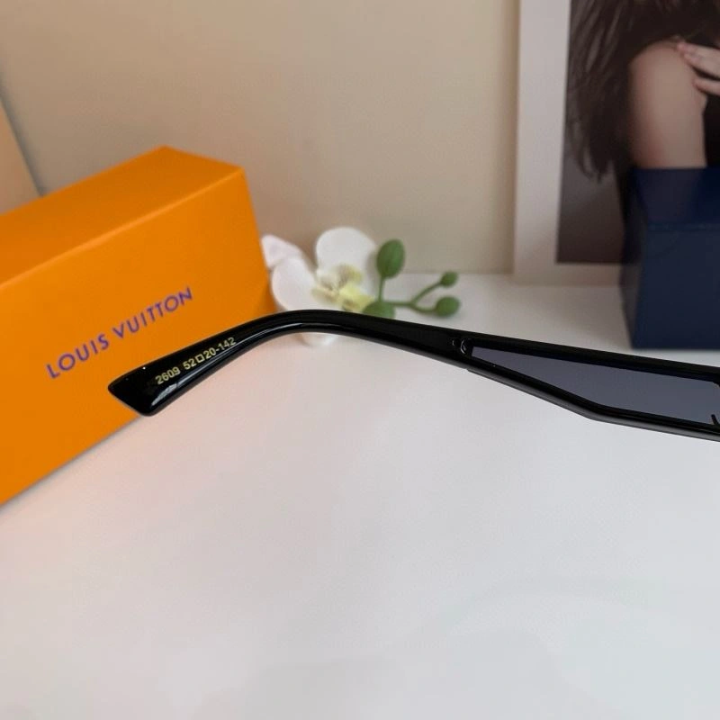 Bright Louis Vuitton Sunglasses 280690