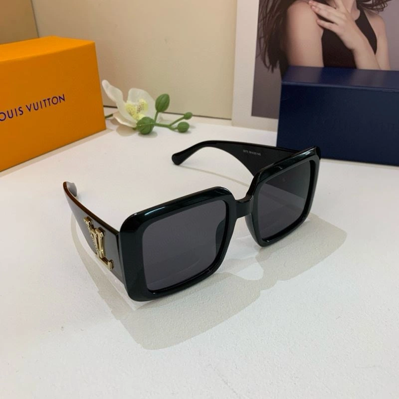 RelaxedFit Louis Vuitton Sunglasses 280685