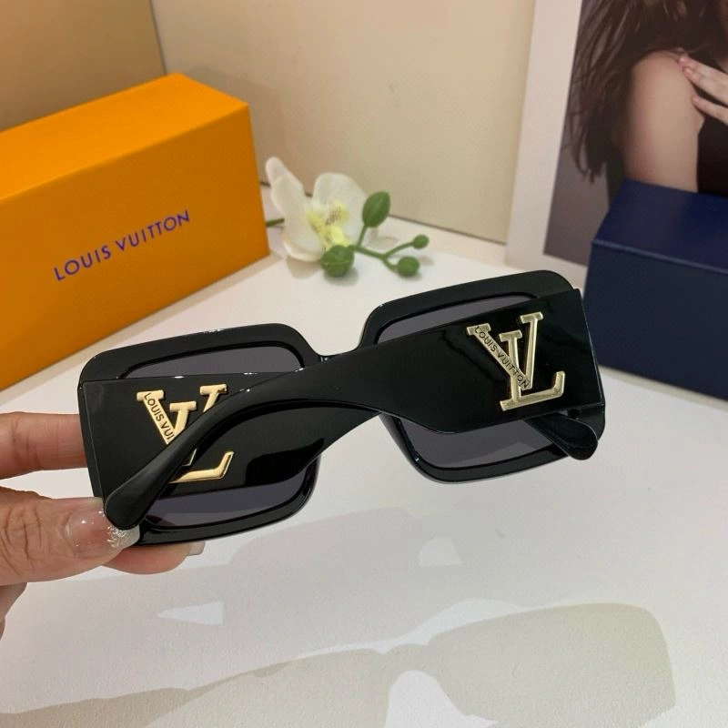 RelaxedFit Louis Vuitton Sunglasses 280685