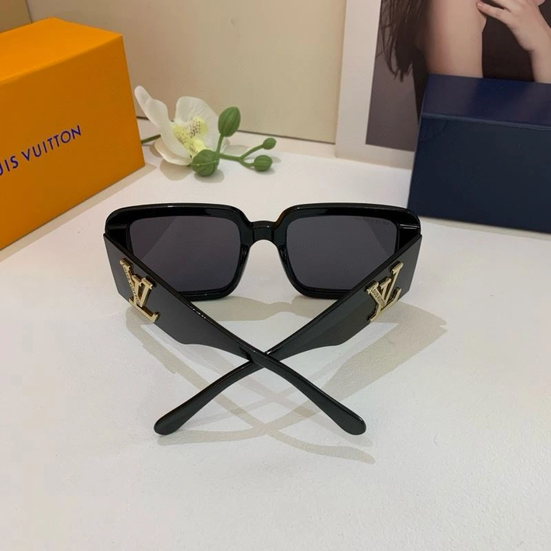 RelaxedFit Louis Vuitton Sunglasses 280685