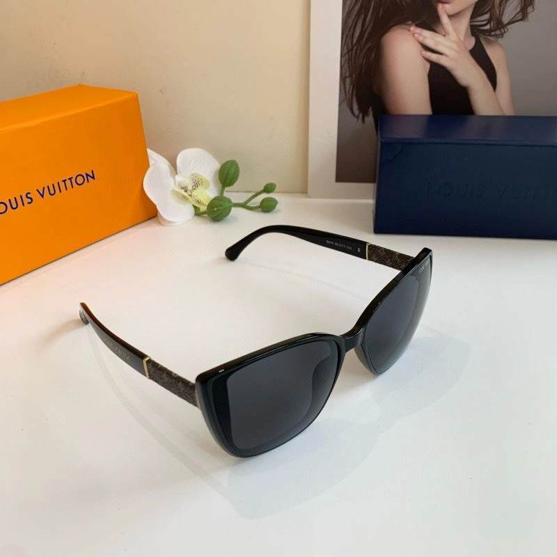 MoistureWicking Louis Vuitton Sunglasses 280681