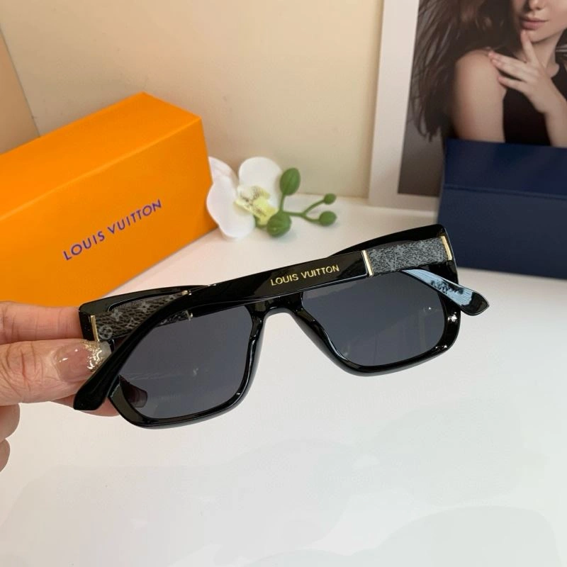 MoistureWicking Louis Vuitton Sunglasses 280681