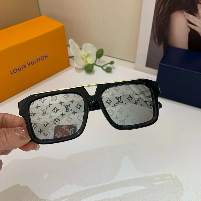 Sleek Louis Vuitton Sunglasses 280647