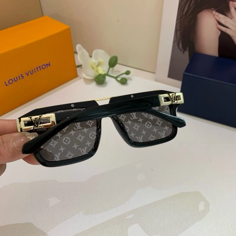 Sleek Louis Vuitton Sunglasses 280647