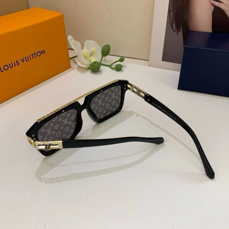 Sleek Louis Vuitton Sunglasses 280647