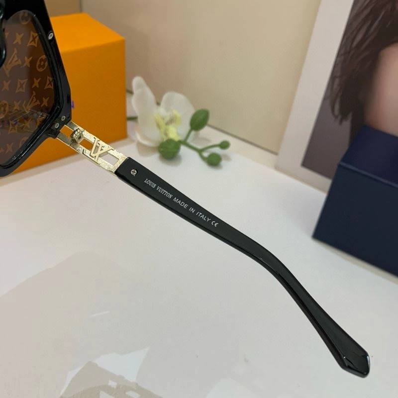 Sleek Louis Vuitton Sunglasses 280647