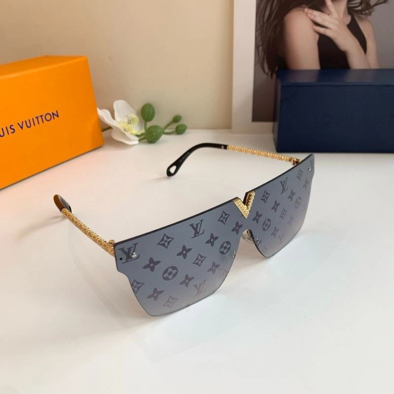 Sporty Louis Vuitton Sunglasses 280642