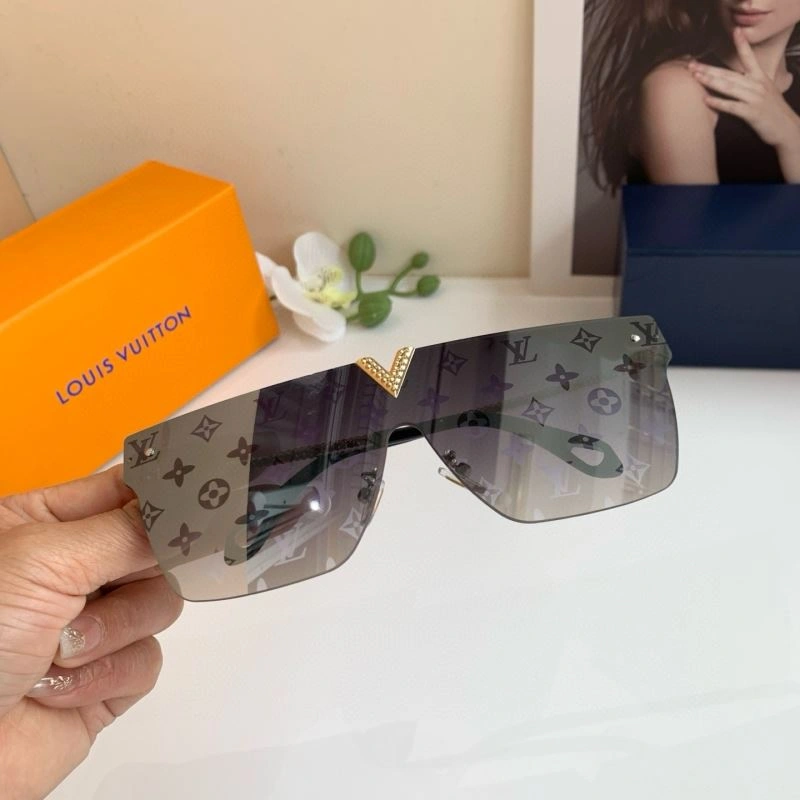 Sporty Louis Vuitton Sunglasses 280642