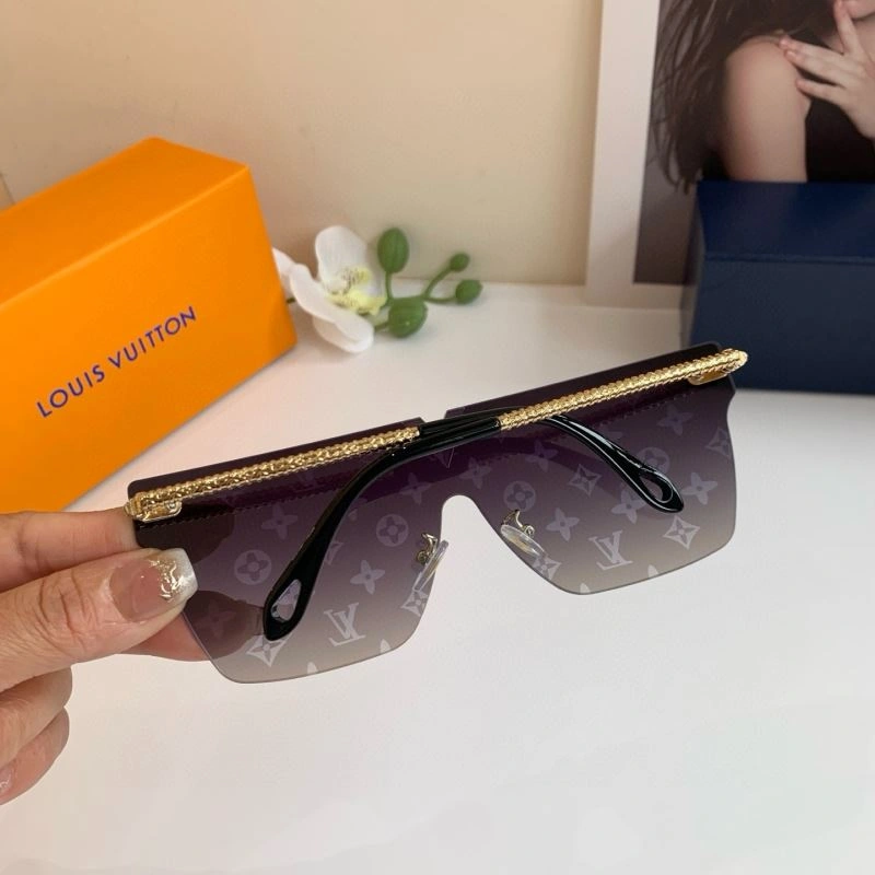 Sporty Louis Vuitton Sunglasses 280642
