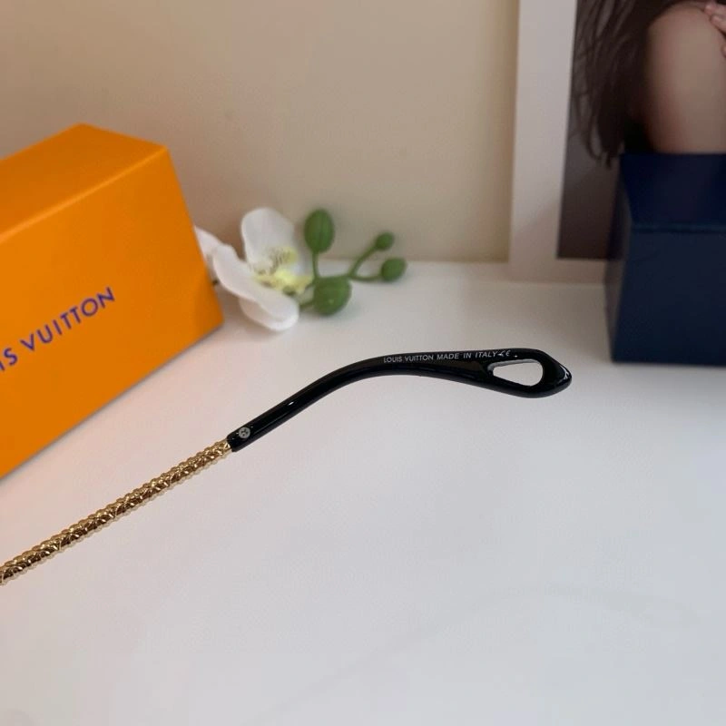 Sporty Louis Vuitton Sunglasses 280642