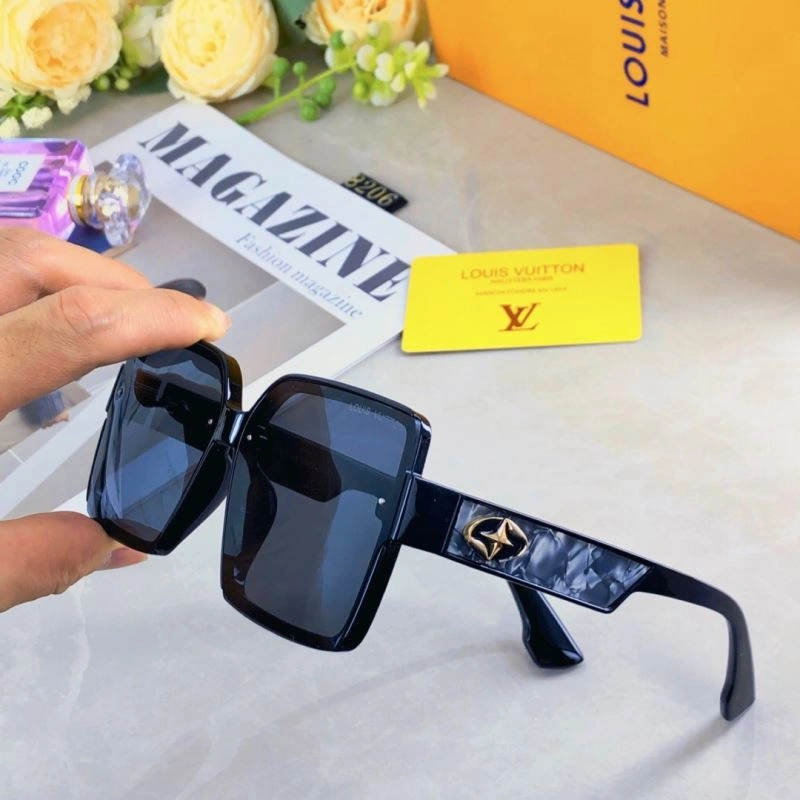 Louis Vuitton Sunglasses Effortless 280629