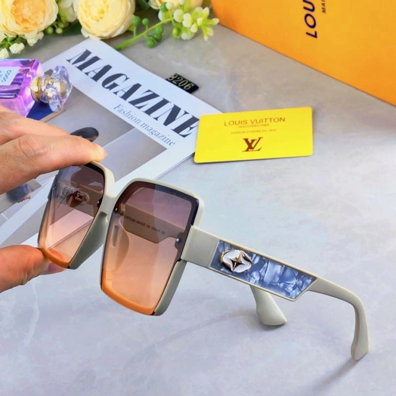Louis Vuitton Sunglasses Effortless 280629