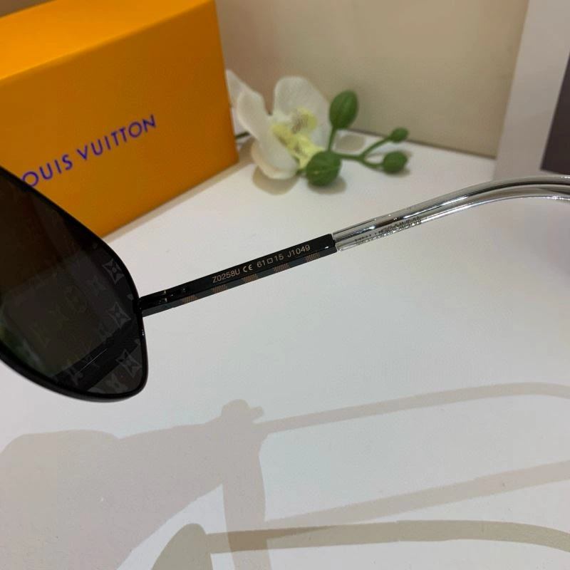Louis Vuitton Sunglasses Colorful 280614