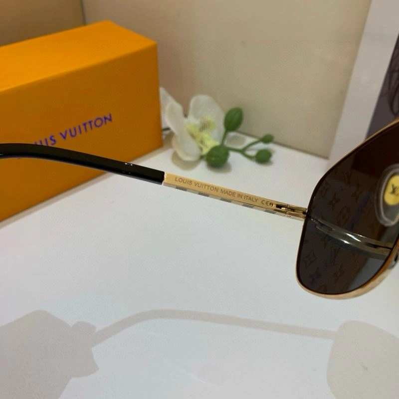Functional Louis Vuitton Sunglasses 280609