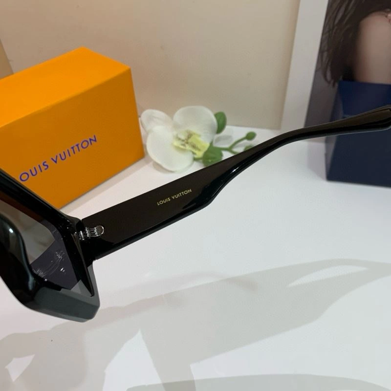 Louis Vuitton Sunglasses SportInspired 280597