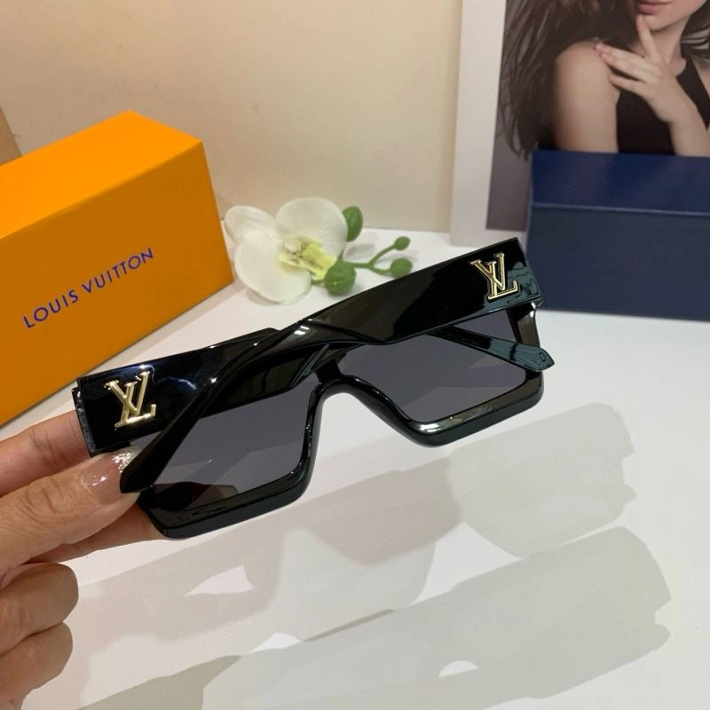 Louis Vuitton Sunglasses SportInspired 280597