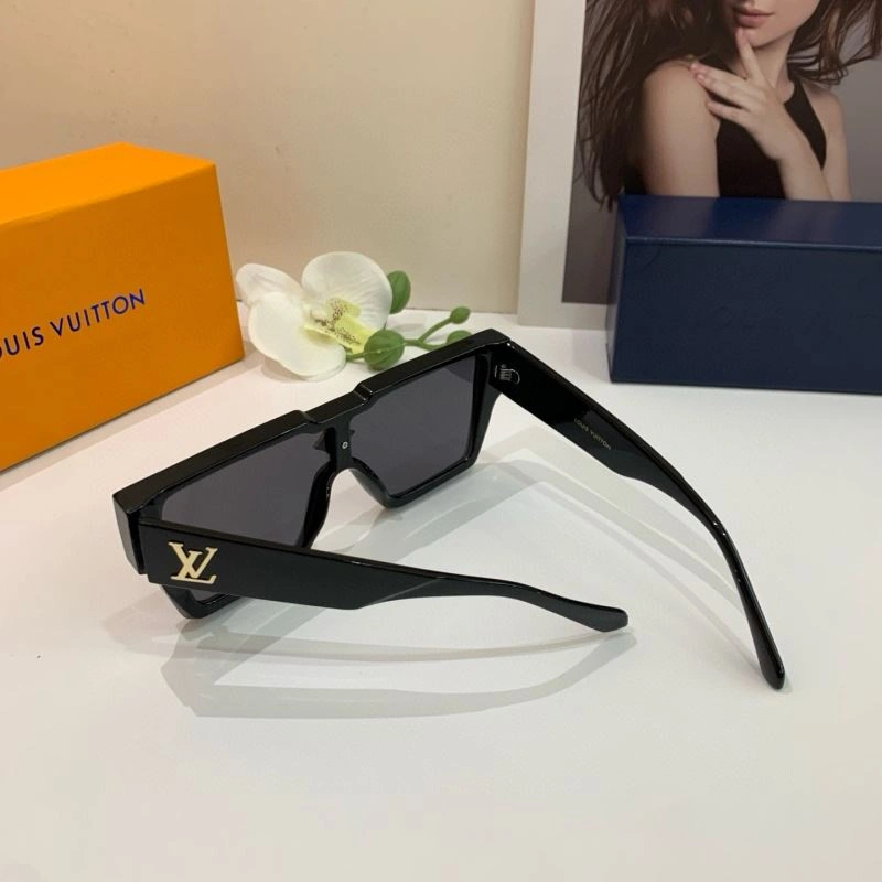 Louis Vuitton Sunglasses SportInspired 280597