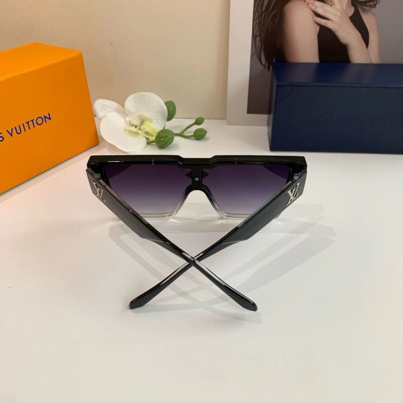 Louis Vuitton Sunglasses Vibrant 280595