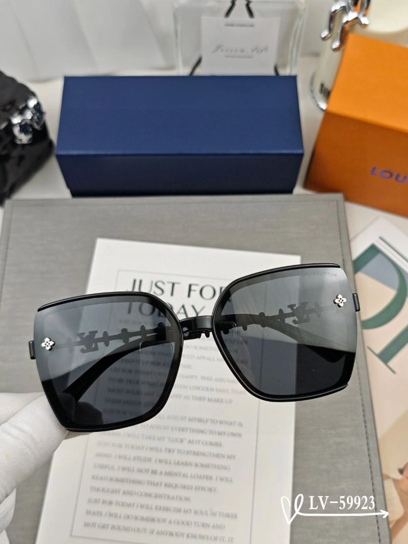 Lightweight Louis Vuitton Sunglasses 280582
