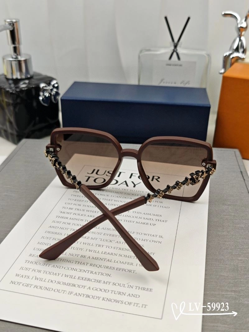 Lightweight Louis Vuitton Sunglasses 280582