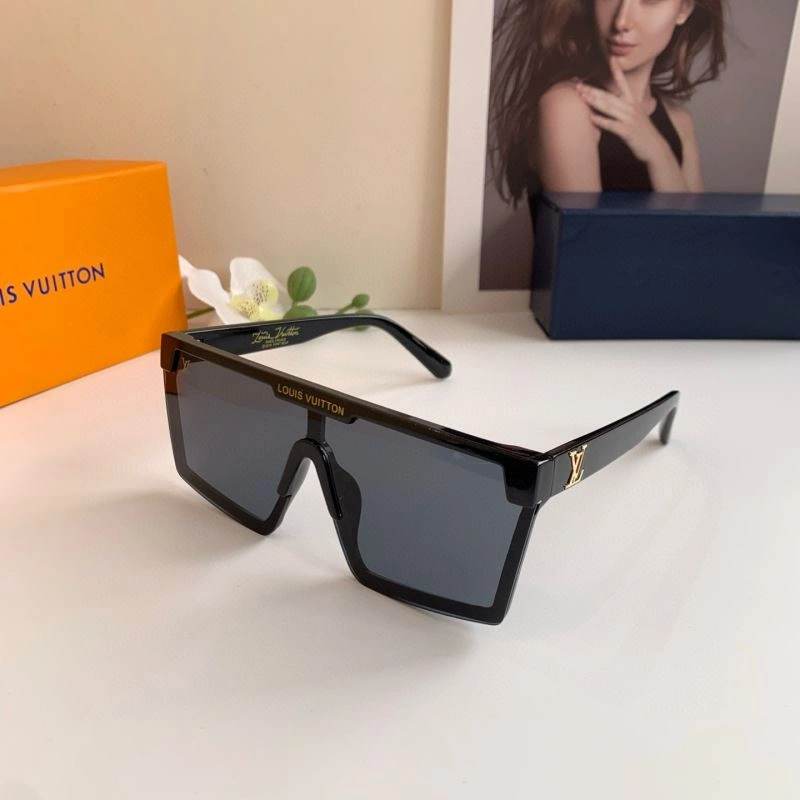 Lightweight Louis Vuitton Sunglasses 280573